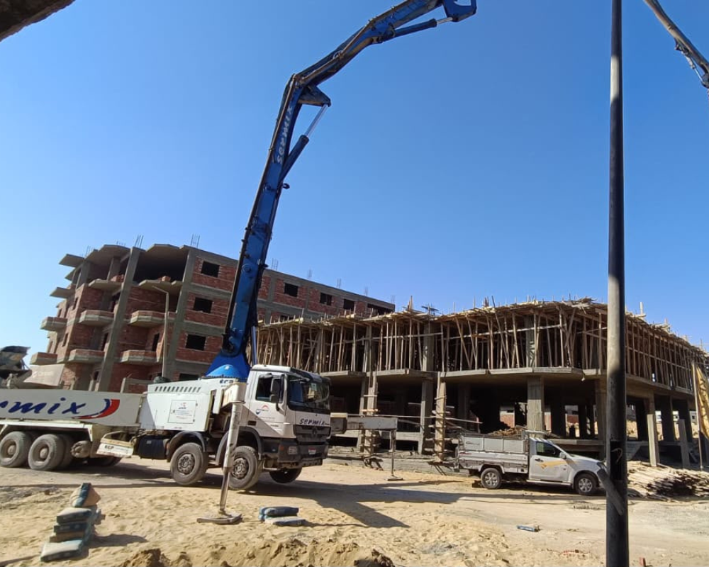 جاري صب سقف الدور الاول 8-2026