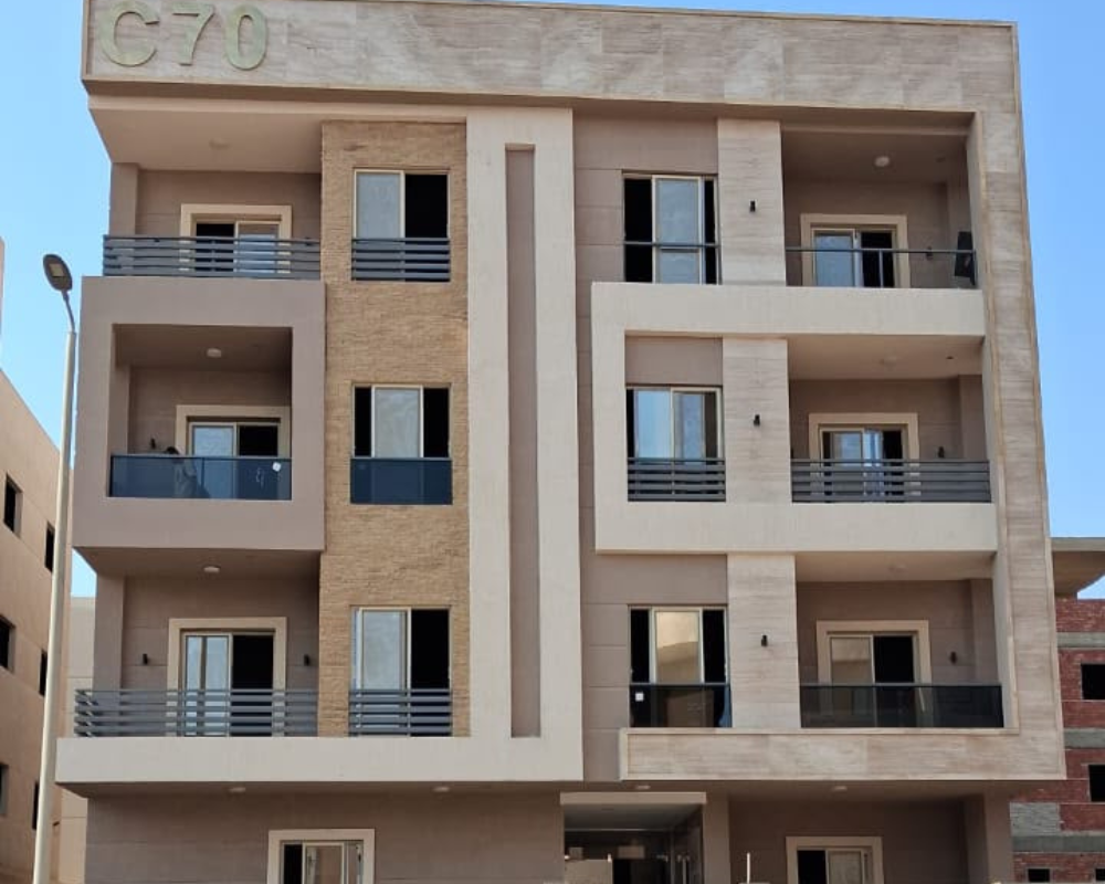جاري أعمال تركيب زجاج الواجهة 8-2026