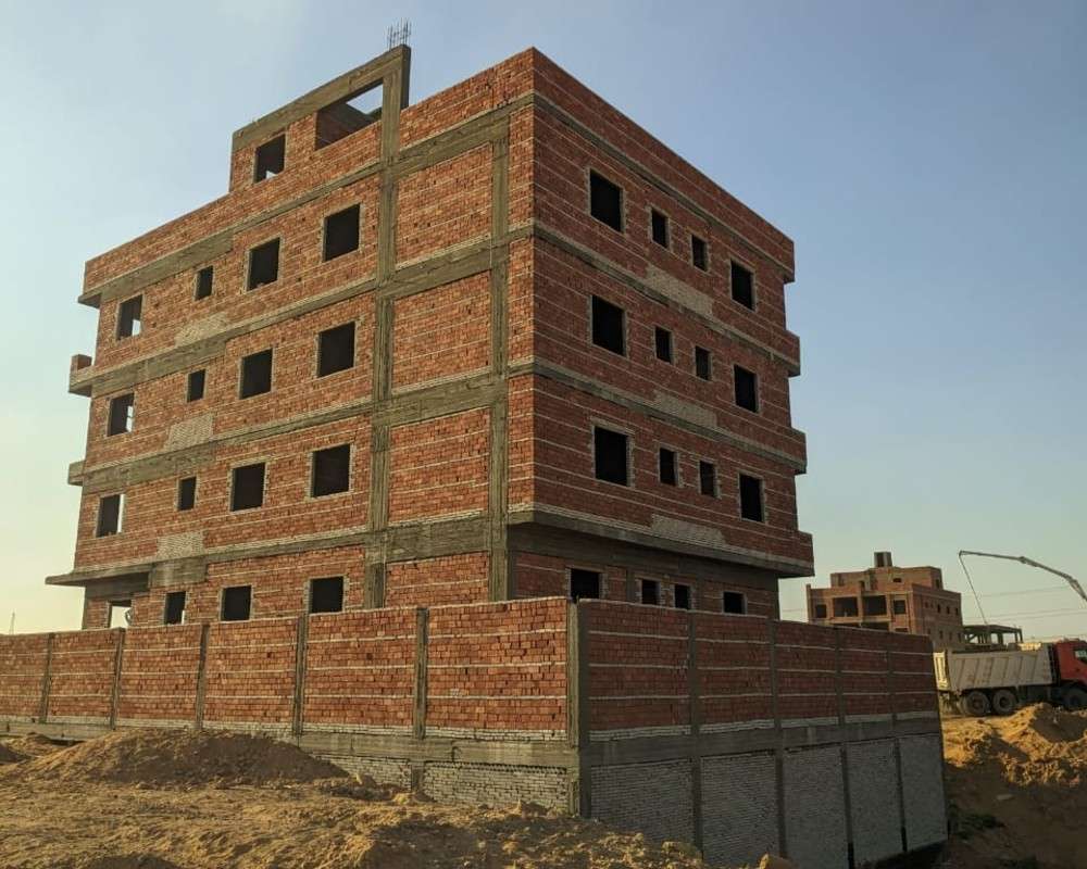 جاري العمل علي انتهاء مباني12-2025